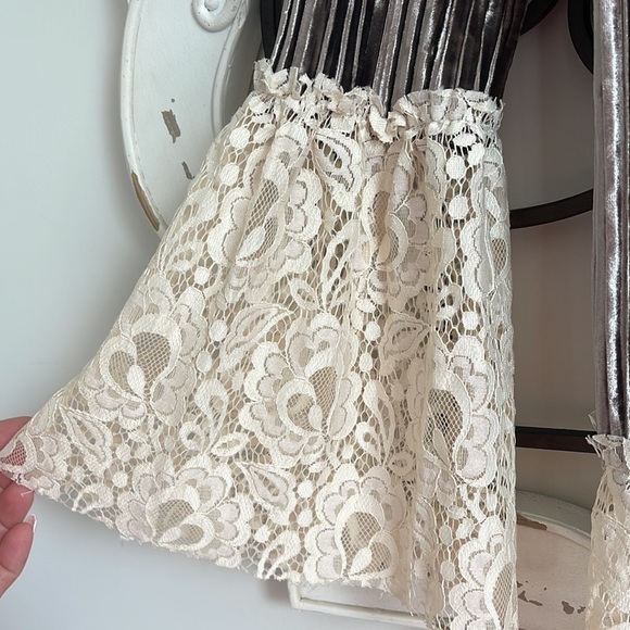 ORIGAMI BY VIVIAN VELVET WITH LACE CARDIGAN/DUSTER SIZE M/L - Picture 5 of 8